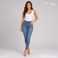Ma. Isabel Jeans pantalón skinny para mujer de mezclilla azul claro con líneas de brillos, tela stretch y ajuste entubado