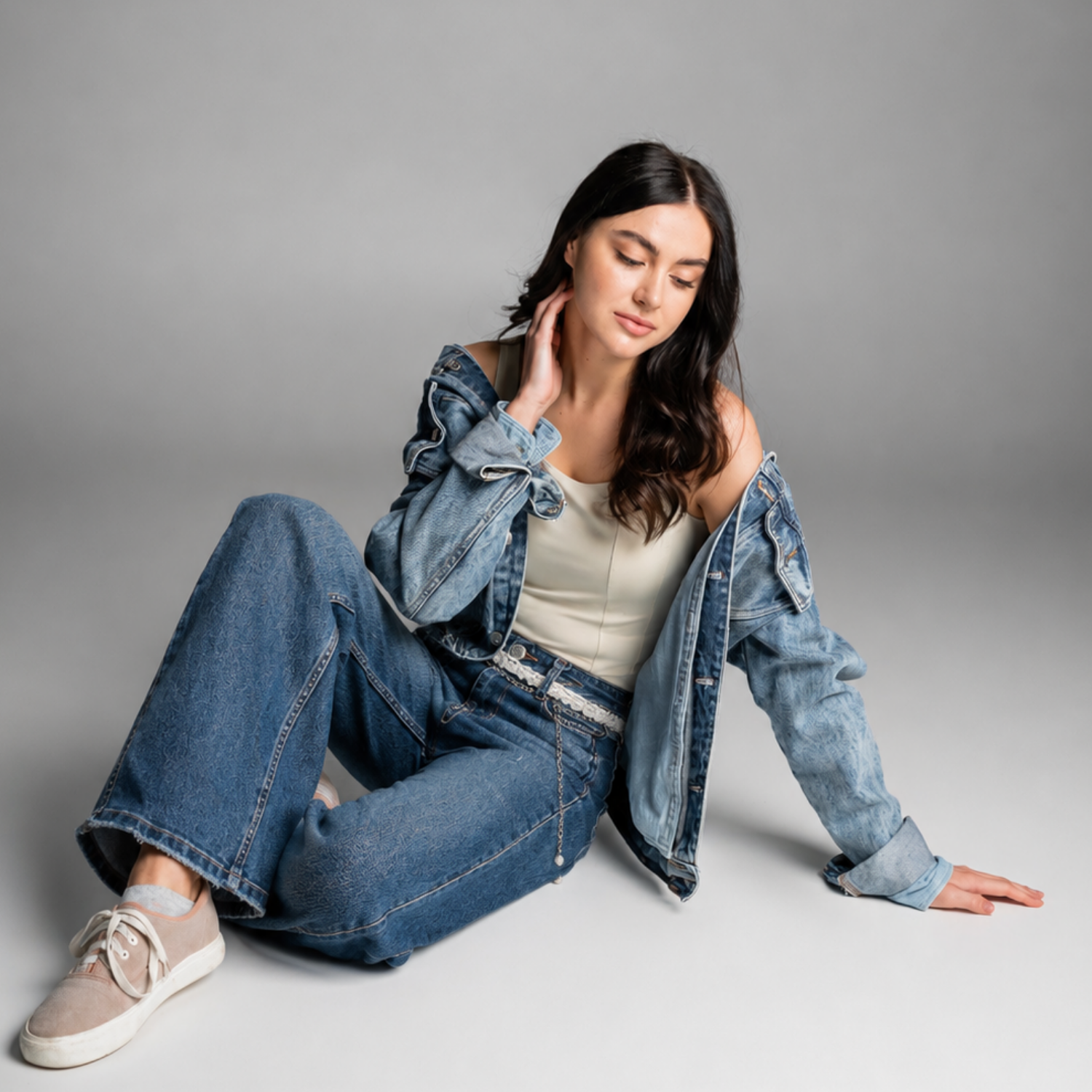 Jeans wide leg de mezclilla premium con chamarra de denim y estilo casual en tendencia de Ma Isabel Jeans México