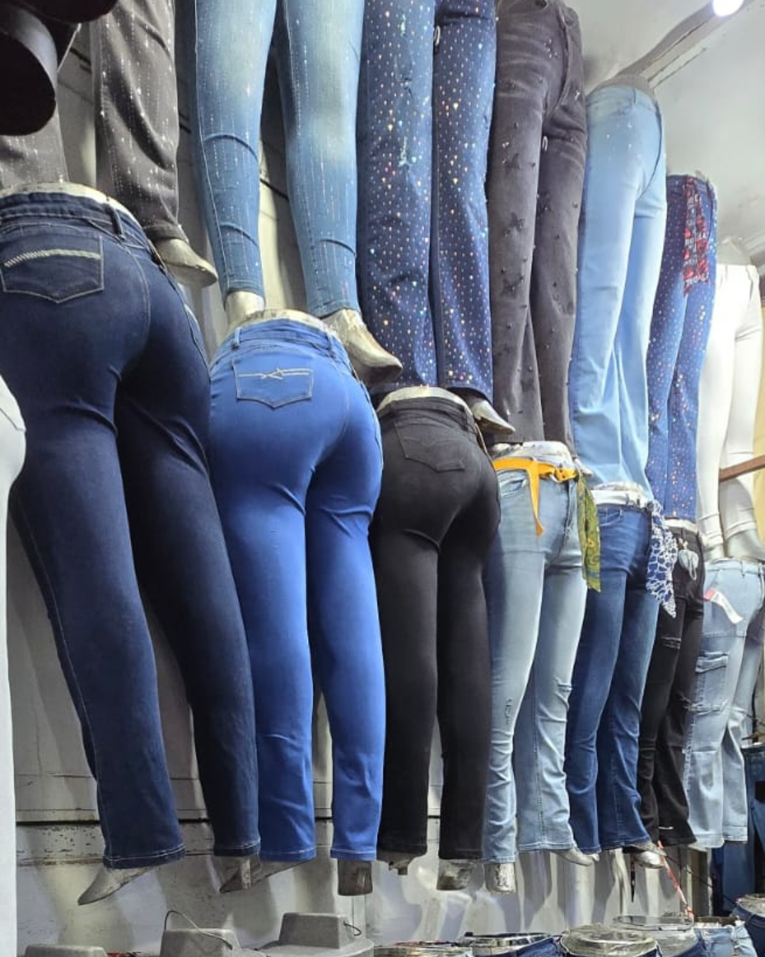 Sucursal de Ma Isabel Jeans especializada en venta de mayoreo y distribución de jeans en México