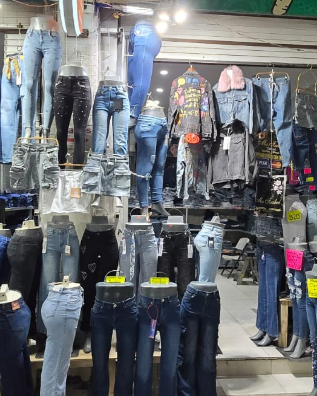 Sucursal de Ma Isabel Jeans en Plaza Texticuitzeo y Plaza Chiconcuac especializada en jeans de mezclilla para mujer y hombre