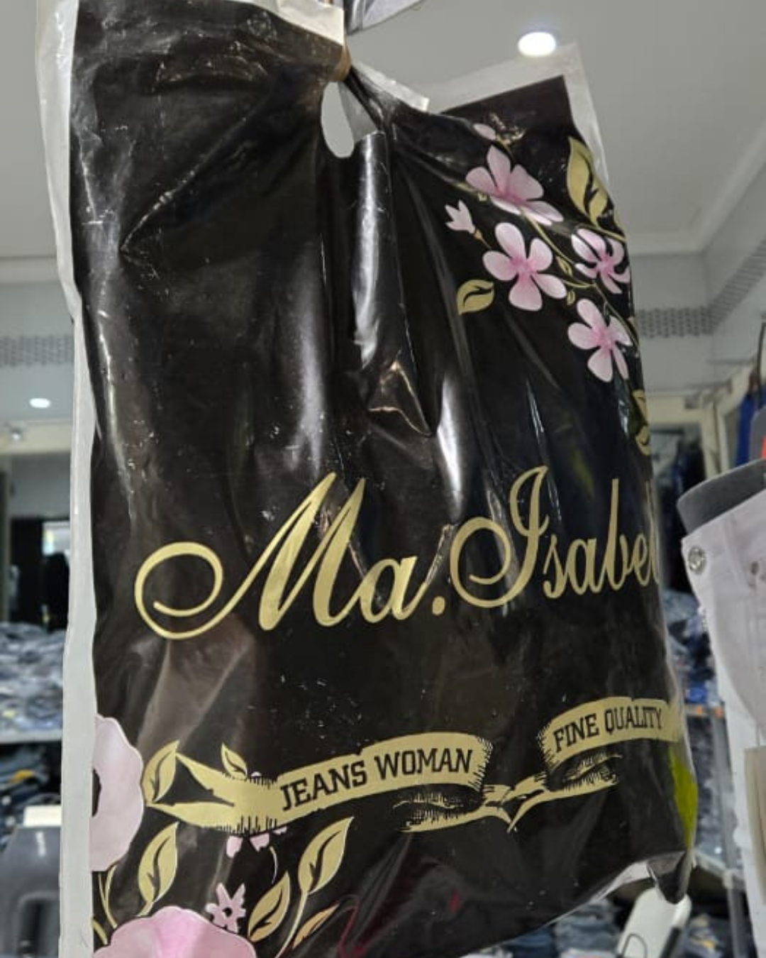 Tienda de jeans de mezclilla Ma Isabel Jeans ubicada en Plaza Texticuitzeo y Plaza Chiconcuac México